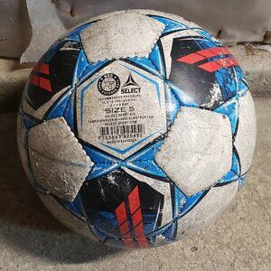 USED SELECT SIZE 5 SOCCER BALL